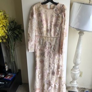 Beautiful dress, I got it from the warehouse. It has only warehouse tag. Size 10